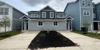 Brand New 3 Bd 3 Full Bath Townhouse Near UTSA & LaCantera Gallery 1
