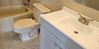 2 bed 2.5 bath Lake Front Townhouse Gallery 15