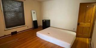 4 bedroom 1 1/2 bath single family house with yard. Gallery 30