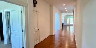 Spacious Home on Golf Course  - All Bedrooms En Suite Gallery 5