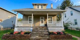 Spacious 5-Bedroom Single-Family Home with Finished Basement & Expansive Yard Gallery 1
