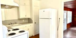 Enclosed Porch Area with Extra Storage/ Work Space Enclosed Porch Area with Extra Storage/ Work Space Gallery 4