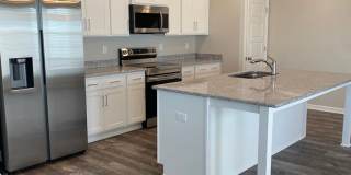 Like New Luxury Townhome! 3 BR, 2.5 BA, 2 Car Garage, Pool, Dog Park, and More! Gallery 10
