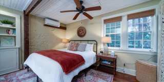Downtown Cottage- Fully Furnished Gallery 6