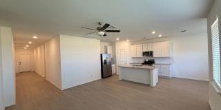 Luxurious and Spacious 4 Bedroom Home in Mustang School District Gallery 5