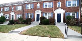 713 HAMLIN Street NE Gallery 1