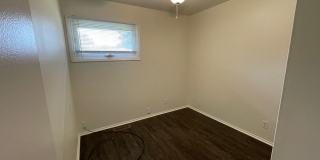Spacious 3bed/1bath Gallery 7