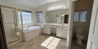 Elegant 4-Bedroom Oasis Near Downtown Summerlin Gallery 5