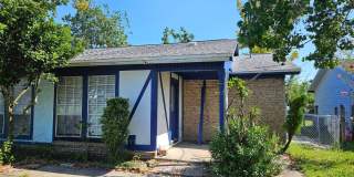 Efficient Duplex, Conveniently Located Near Shopping, Dining & Entertainment! Close to Tyndall AFB!! Gallery 1