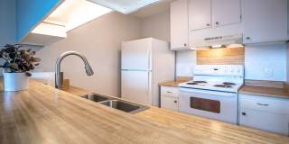 Beautifully Renovated 1 Bedroom/1 Bath Iao Gardens Condo with Ocean Views! Gallery 5