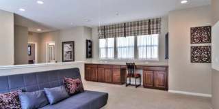 Stunning (Formal Model) 3/3 w/Huge Loft!  Please read entire ad before requesting a viewing!! Gallery 18