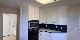 Beautiful Lakefront Home in the Vineyard! 55+ community Gallery 10