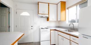 Beautiful Detached 1 Bedroom Home in Lakeside! Gallery 7