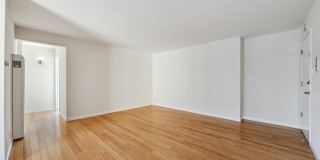 2p008 - Lake View East Gallery 6