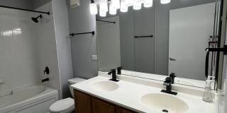 2001 S CALUMET Avenue Gallery 24