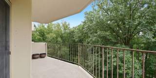 UNIQUE ONE BEDROOM AND DEN CONDO IS NOW AVAILABLE IN THE HIGHLY DESIREABLE PARKSIDE PLAZA CONDOMINIUM Gallery 30