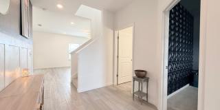 Spacious 4BR Home with Office, Loft & Lake Views Gallery 6
