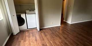 Spacious 4-plex in Central Location Gallery 11