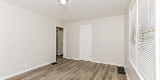 4725 E 16th Street Gallery 8