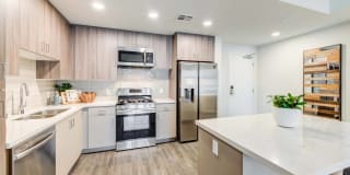 Essence Essence Gallery 7