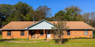 Newly repainted 3-bedroom, 2-bath home Gallery 1