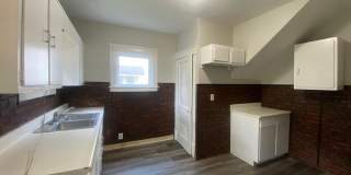 Spacious 3-Bed Single-Family Home in Quiet Kenmore Neighborhood Gallery 9