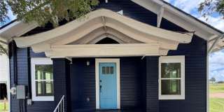 106 N Pear Street Gallery 1