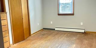 HUGE 3 Bed/2 Bath Home with your own private workshop + oversized garage Gallery 10