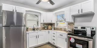 Completely Renovated 2 Bedroom House! Gallery 1