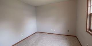 Spacious 3 bedroom w/ fenced yard Gallery 28