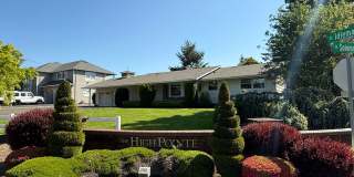 Spacious Yard and Home Gallery 1