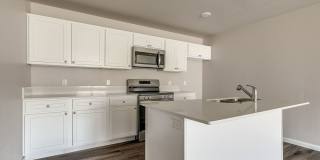 Pet-Friendly 3-Bed Home – Move-In Ready with Garage Gallery 1