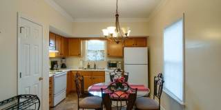 Beautiful 2BR/1.5BA home in a prime location within walking distance to West End and Vanderbilt University. Gallery 13