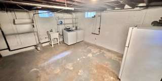 Spacious 6 bedroom 3.5 bath Tudor Townhouse w/Deck close to Georgetown University & Hospital Gallery 53