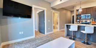 TOP FLOOR, ONE BEDROOM CONDO IN PROSPECTOR! Gallery 4