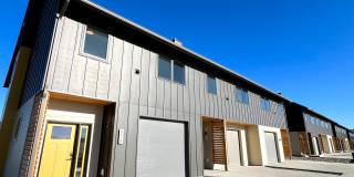 New, Pet Friendly, 2 bed 2 bath Townhouses! Gallery 1