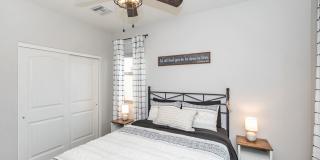 4 BEDROOM POOL & SOLAR HOME! Gallery 33