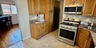 211 W walnut Gallery 6