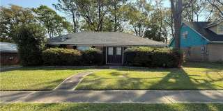 505 Newport Drive W Gallery 1