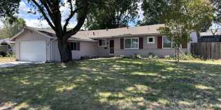 Lovely 4 Bedroom, 2 Bath Vintage Home Gallery 1