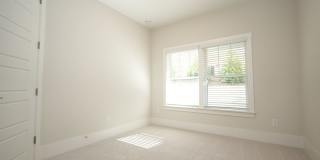 COMING SOON |3 BR/4.5B Newly Renovated Townhome | • 1-car garage |Loft Bonus Room w/Rooftop terrace| In Dilworth! Gallery 23