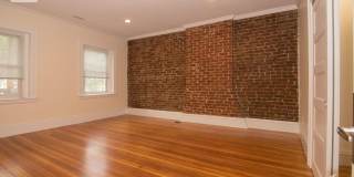 Charming 3 Bedroom-No Broker Fee Gallery 6