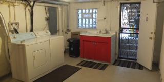 Beautiful Renovated Four bedroom Townhome Gallery 35