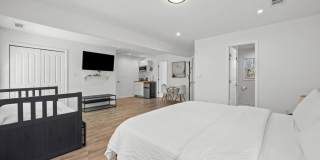 414 Charles Place Gallery 22