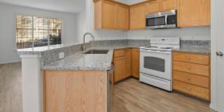 3 bed/2.5 bath Townhome + 2 Car Garage + Washer/Dryer + Fenced Front Patio Gallery 14