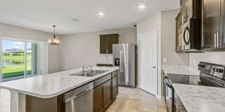 For Rent: Lakefront 4-Bedroom 2-Bathroom Home in Lakeside Palms Gallery 11