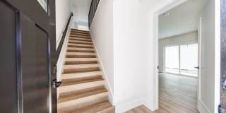 Massive Luxury 4 Beds with 2-3 Parking Spots Gallery 18