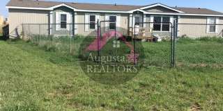 4 bedroom home that sits on 5 acres! Gallery 1