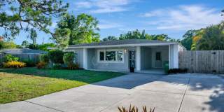 Stunning Pool Home in Sapphire Shores – West of the Trail Near the Ringling Museum Gallery 1