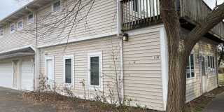 Nice and Spacious 1 Bedroom 1 Bath with Attached 1 Car Garage located in Wauconda! Gallery 5